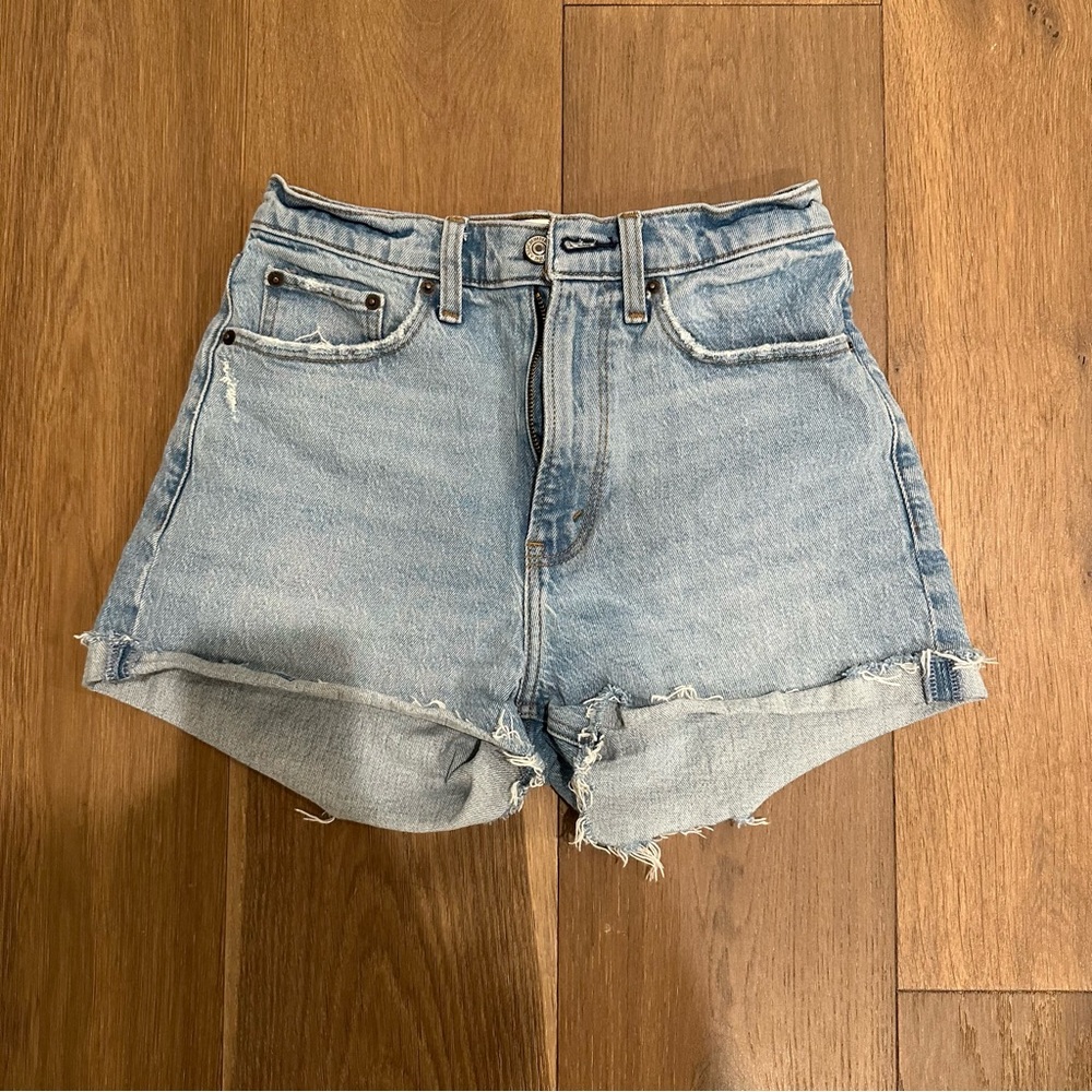 Abercrombie Curve Love High Rise Mom Shorts in Size 25